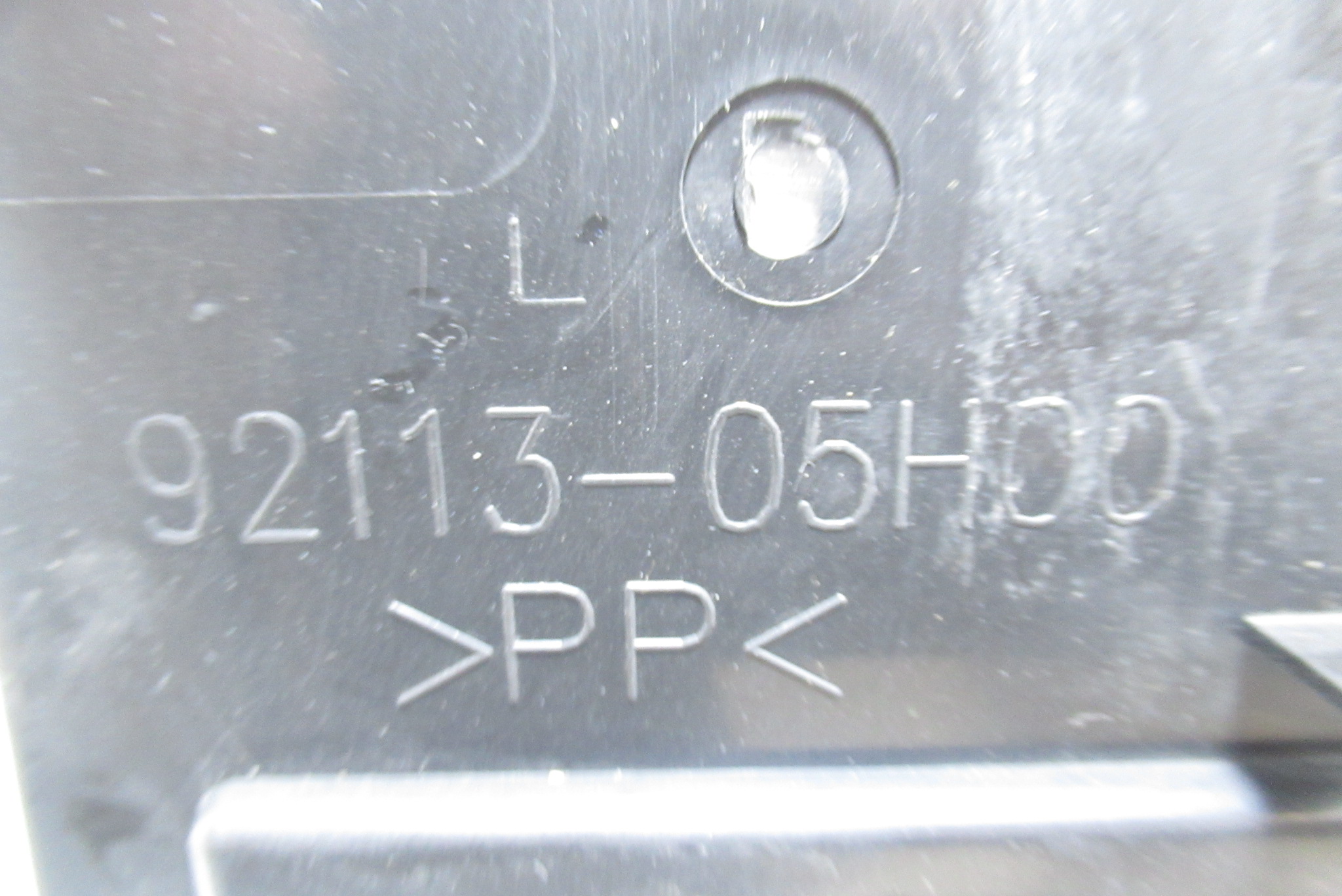 Couvercle boite a gant gauche Suzuki Burgman 400 4t (92113-05H00)