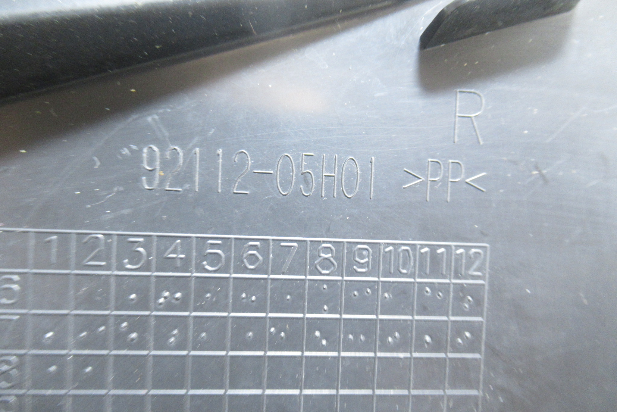 Couvercle boite a gant droit  Suzuki Burgman 400 4t (92112-05H01)