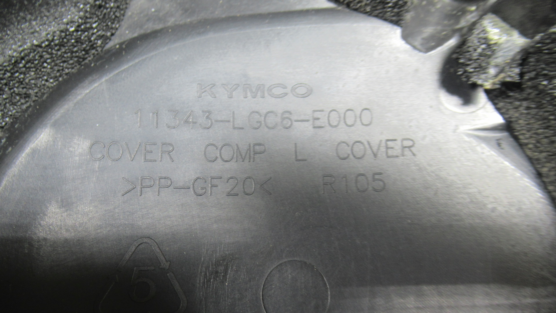 Cache carter transmission Kymco AK 550 4t (11343-LGC6-E000)