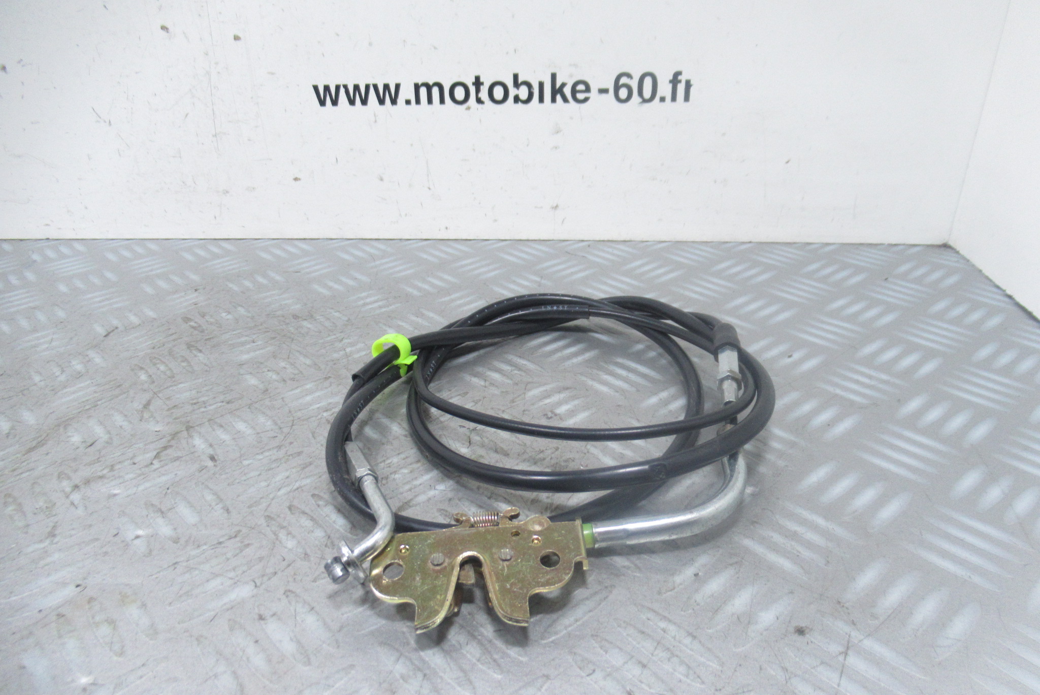 Cable + serrure coffre Peugeot Kisbee 50 4t